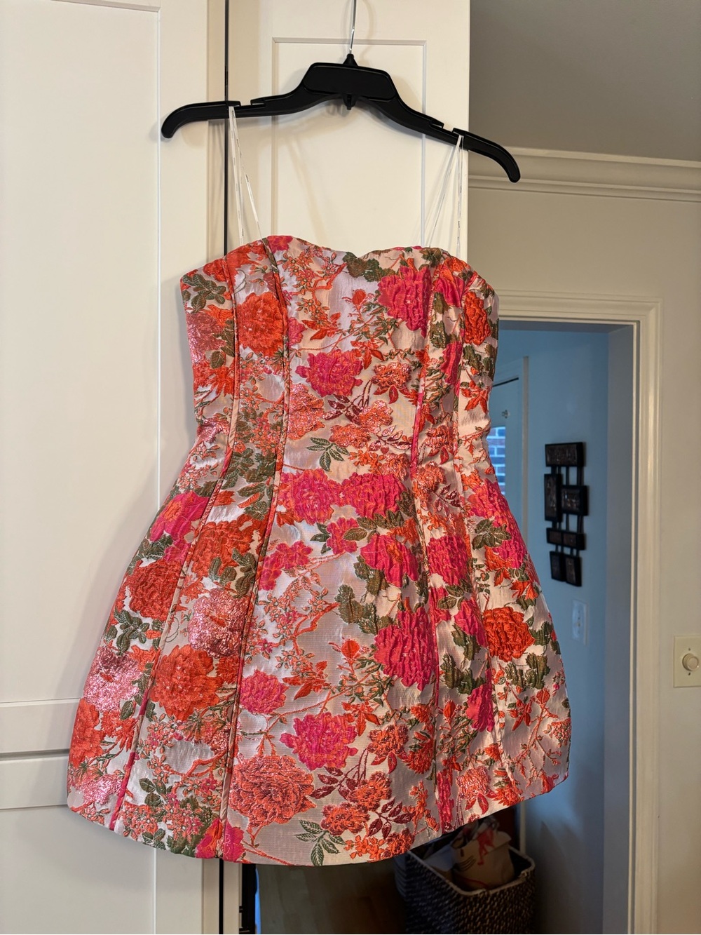 new Elliatt Floralie jacquard strapless mini dress in pink floral shimmer - Picture 4 of 7
